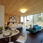 Luxus Design Mit Panoramafenster - - & Waldblick, Wechselnde Kunst Zum Erwerb *