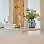 Luxus Design Mit Panoramafenster - - & Waldblick, Wechselnde Kunst Zum Erwerb