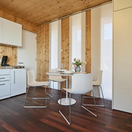 Lägenhet Luxus Design Apartment Mit Panoramafenster - See - & Waldblick, Wechselnde Kunst Zum Erwerb