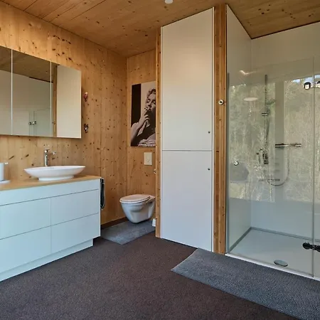 Luxus Design Apartment Mit Panoramafenster - See - & Waldblick, Wechselnde Kunst Zum Erwerb Apartman *