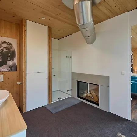 Apartman Luxus Design Apartment Mit Panoramafenster - See - & Waldblick, Wechselnde Kunst Zum Erwerb *